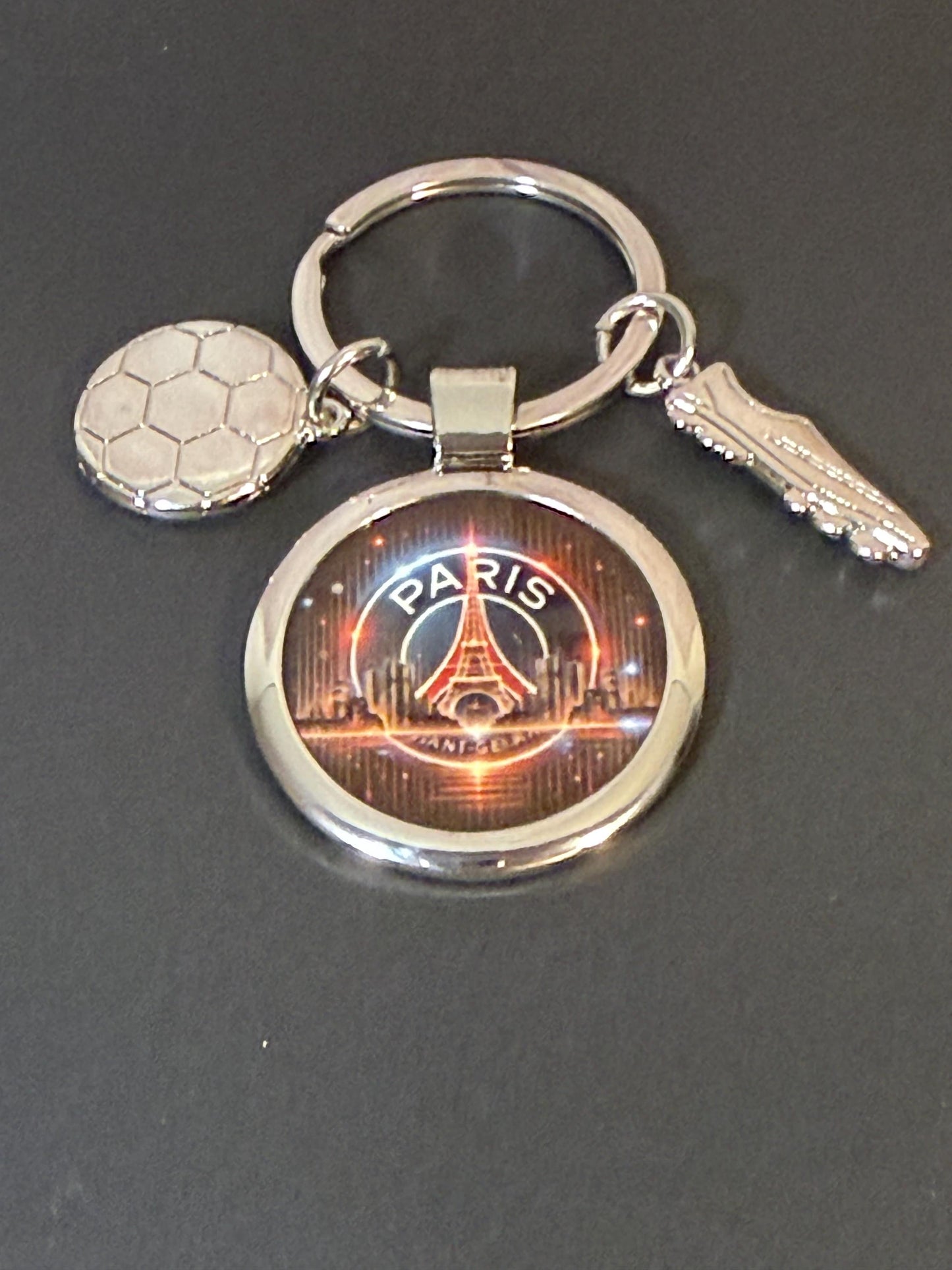 Porte clé en métal  Paris saint germain ( PSG)